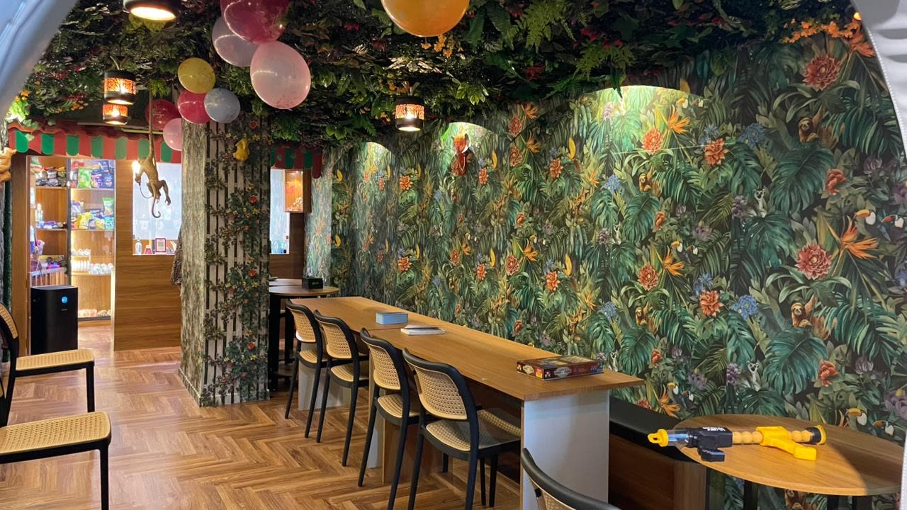 In-house cafe and parent seating at Wild Wonders Mulund