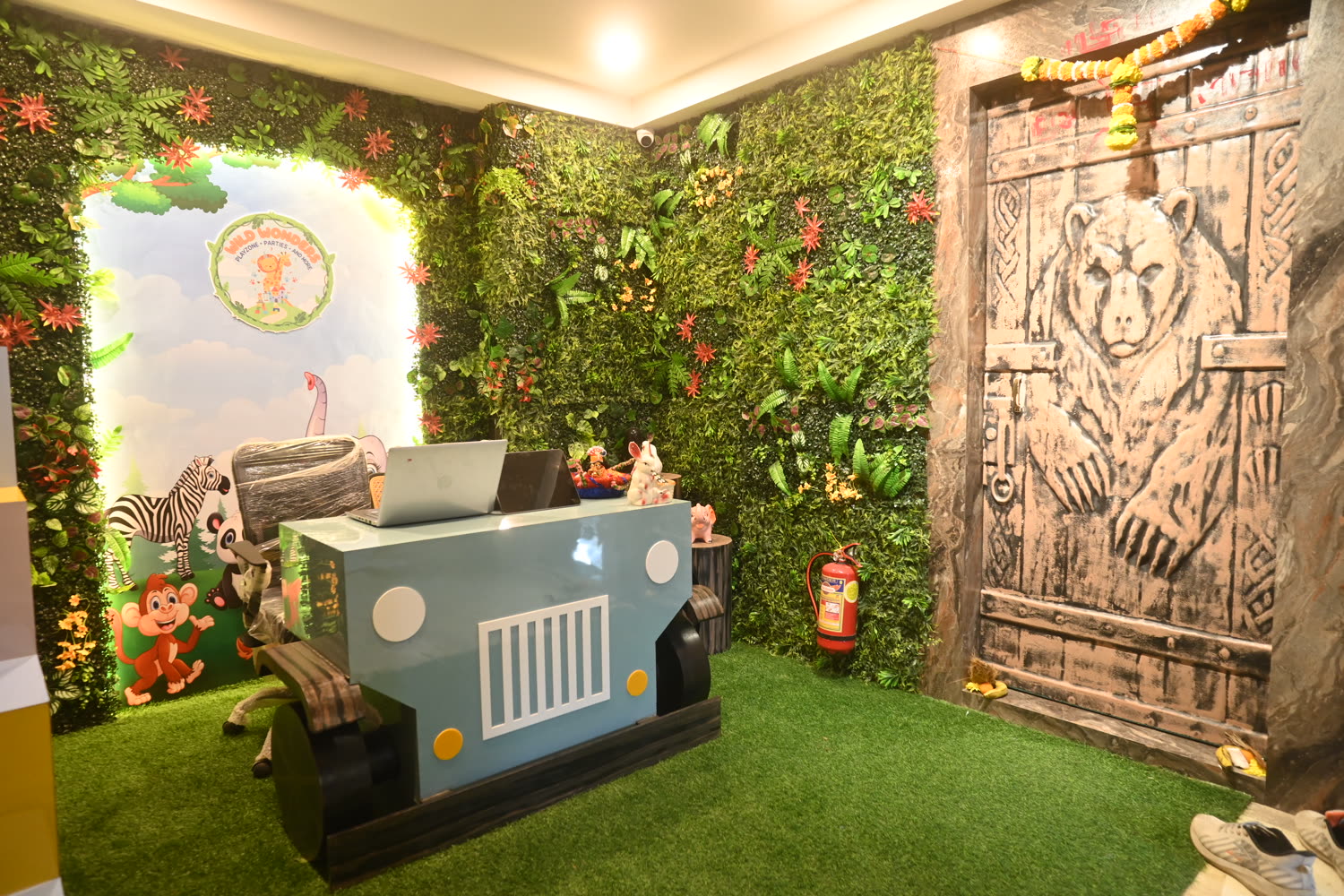 Reception and front desk at Wild Wonders Mulund